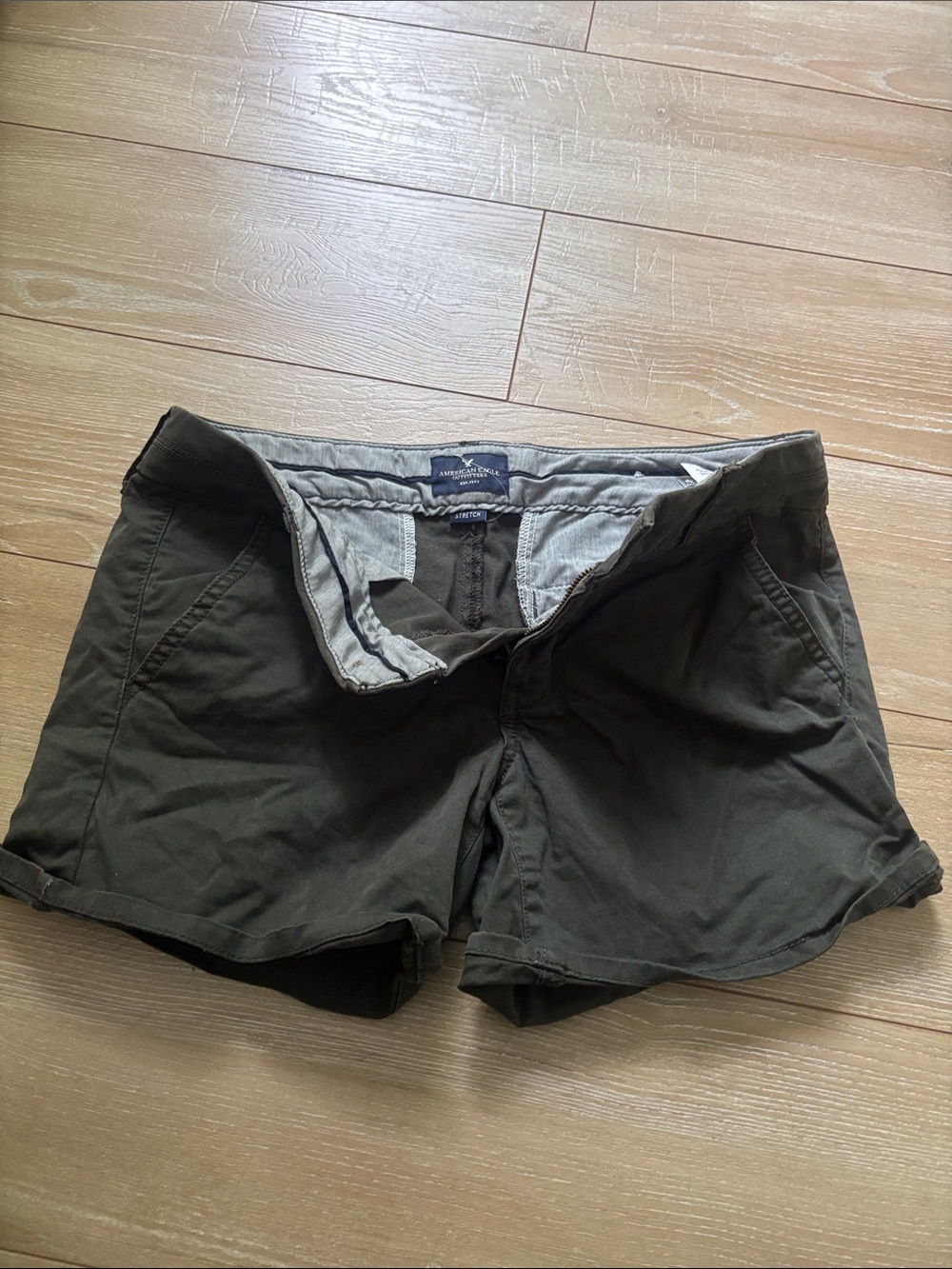 American Eagle Outfitters Olive Green Women's Midi Shorts Size 6 NEW